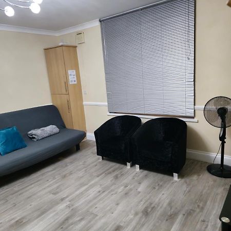 Entire 2 Bedroom Home/Flat In London, Central Line מראה חיצוני תמונה