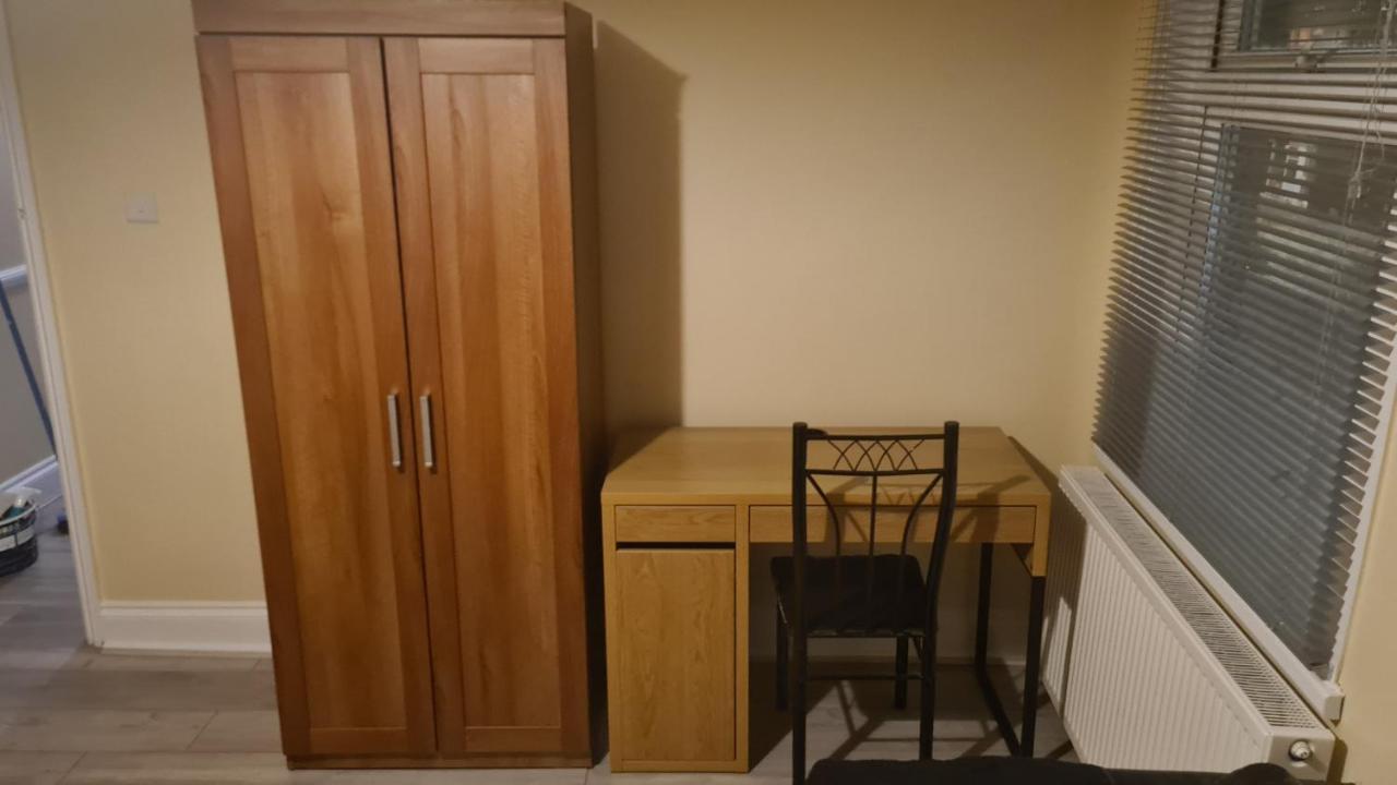 Entire 2 Bedroom Home/Flat In London, Central Line מראה חיצוני תמונה