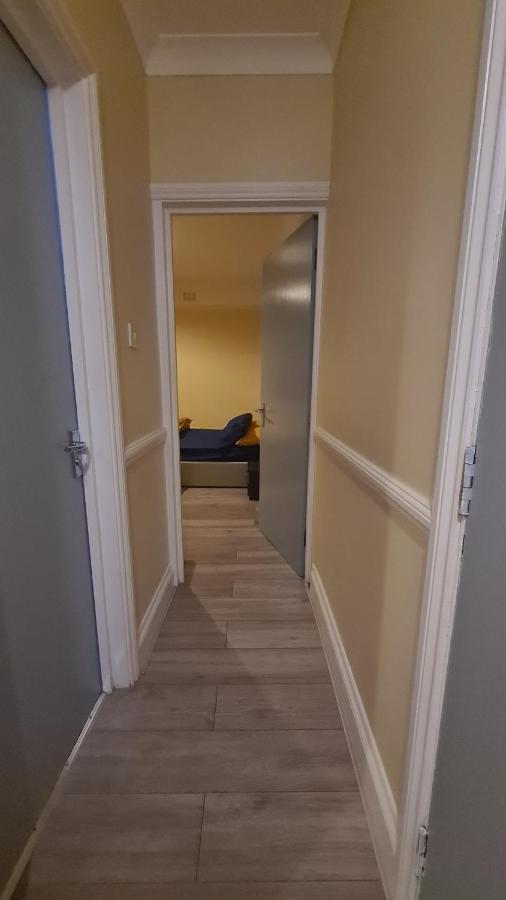 Entire 2 Bedroom Home/Flat In London, Central Line מראה חיצוני תמונה