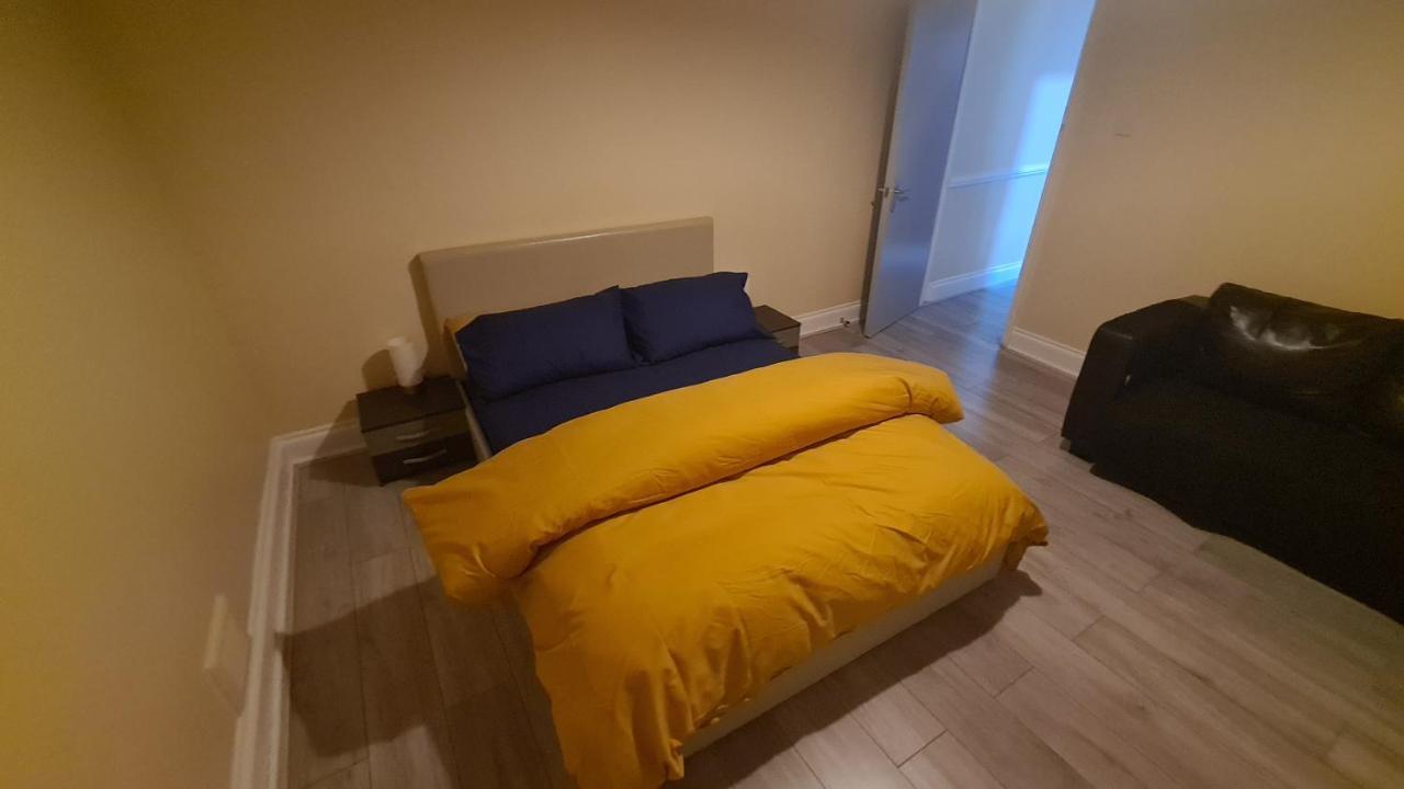 Entire 2 Bedroom Home/Flat In London, Central Line מראה חיצוני תמונה