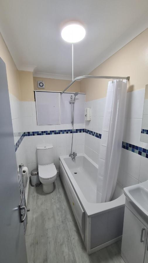 Entire 2 Bedroom Home/Flat In London, Central Line מראה חיצוני תמונה