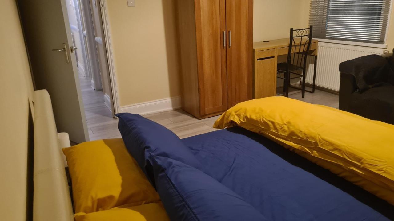 Entire 2 Bedroom Home/Flat In London, Central Line מראה חיצוני תמונה