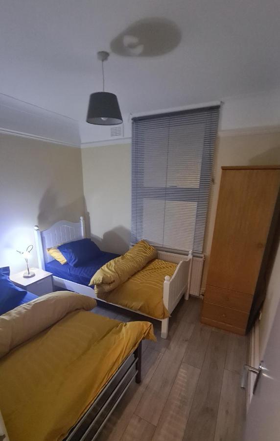 Entire 2 Bedroom Home/Flat In London, Central Line מראה חיצוני תמונה