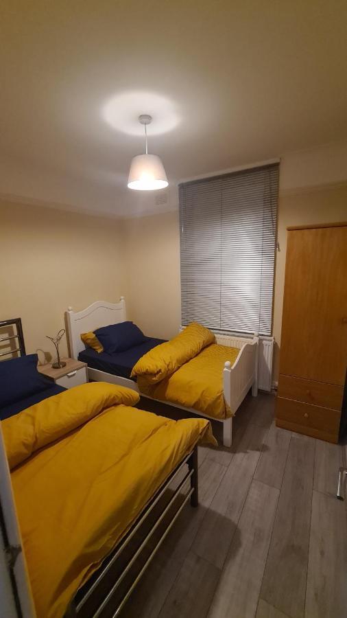 Entire 2 Bedroom Home/Flat In London, Central Line מראה חיצוני תמונה