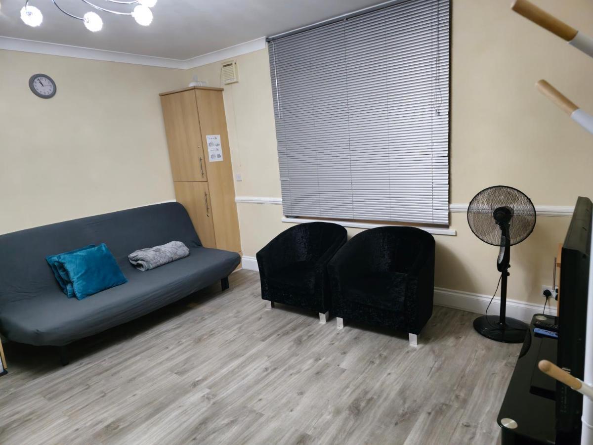 Entire 2 Bedroom Home/Flat In London, Central Line מראה חיצוני תמונה